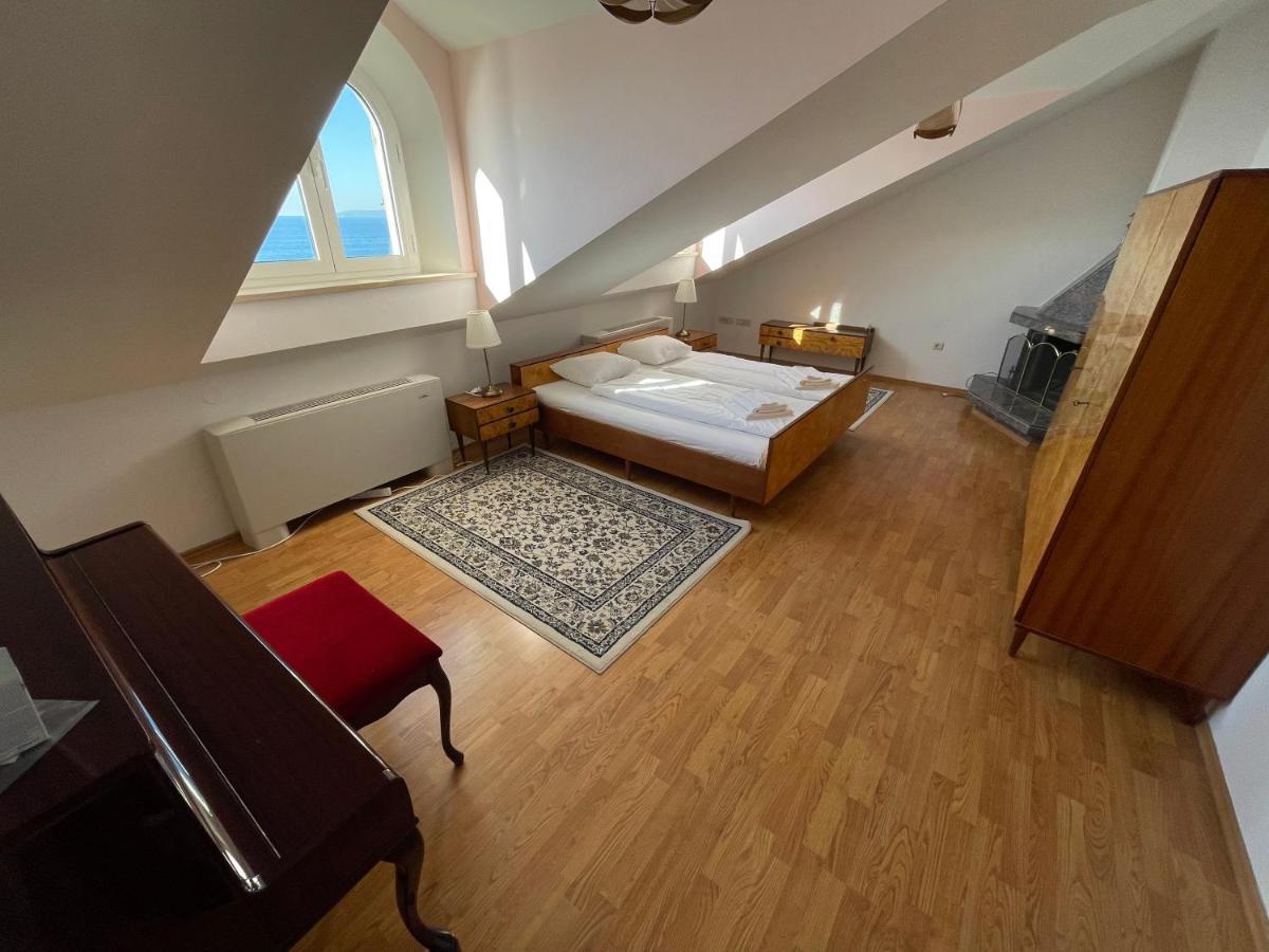 Luxury Seaside Villa With A Classic Mediterranean Olive Garden, A Fully Equipped Professional Kitchen, Pool, Sauna, Padle Boards And Canoe - Miolin Beach House Trogir Bagian luar foto