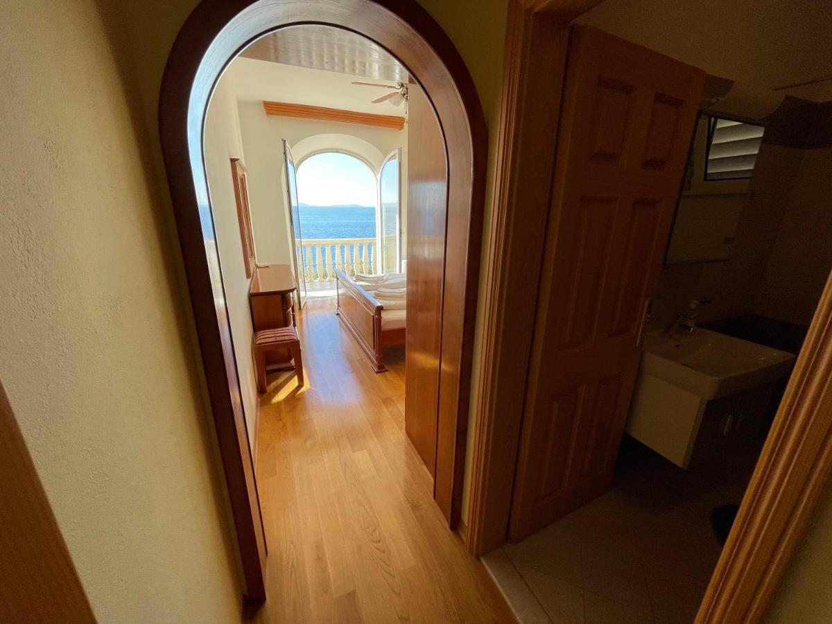 Luxury Seaside Villa With A Classic Mediterranean Olive Garden, A Fully Equipped Professional Kitchen, Pool, Sauna, Padle Boards And Canoe - Miolin Beach House Trogir Bagian luar foto