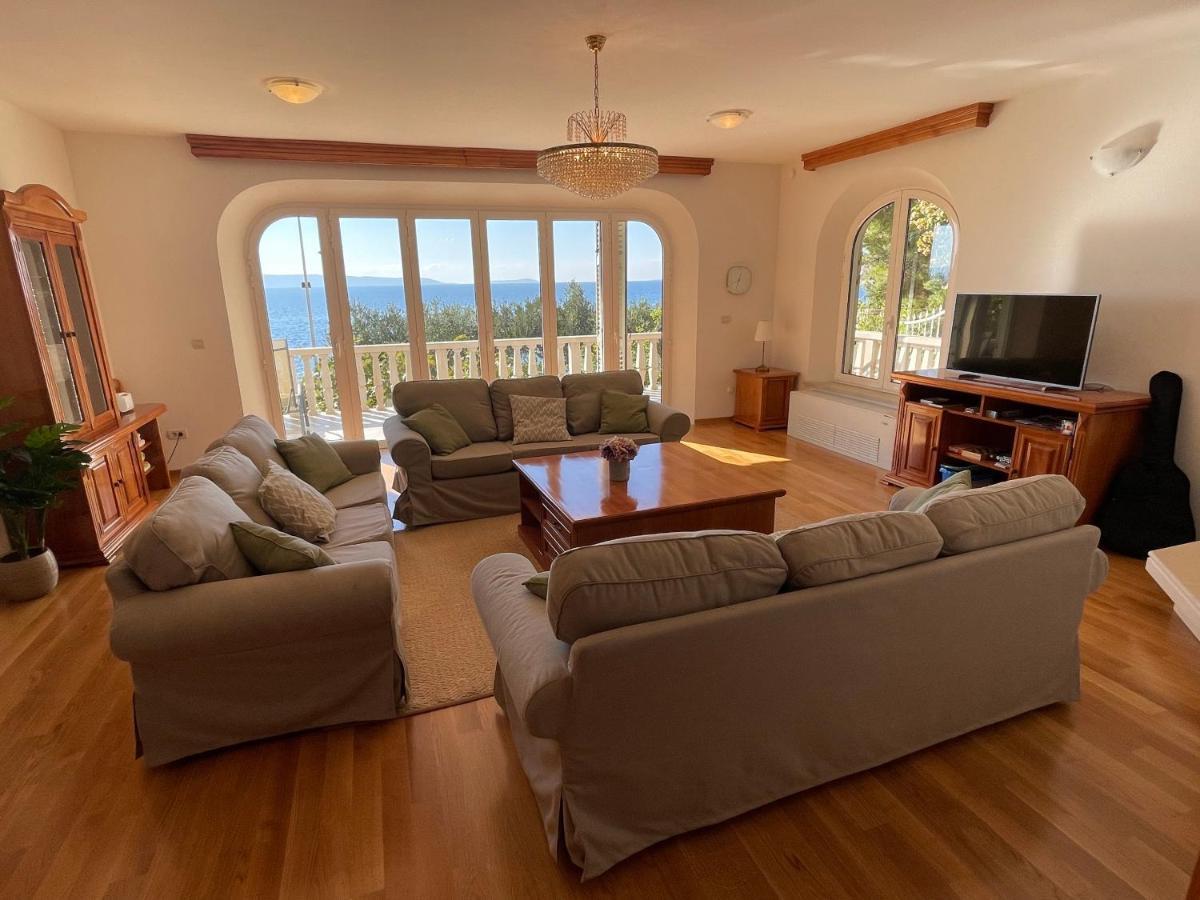 Luxury Seaside Villa With A Classic Mediterranean Olive Garden, A Fully Equipped Professional Kitchen, Pool, Sauna, Padle Boards And Canoe - Miolin Beach House Trogir Bagian luar foto