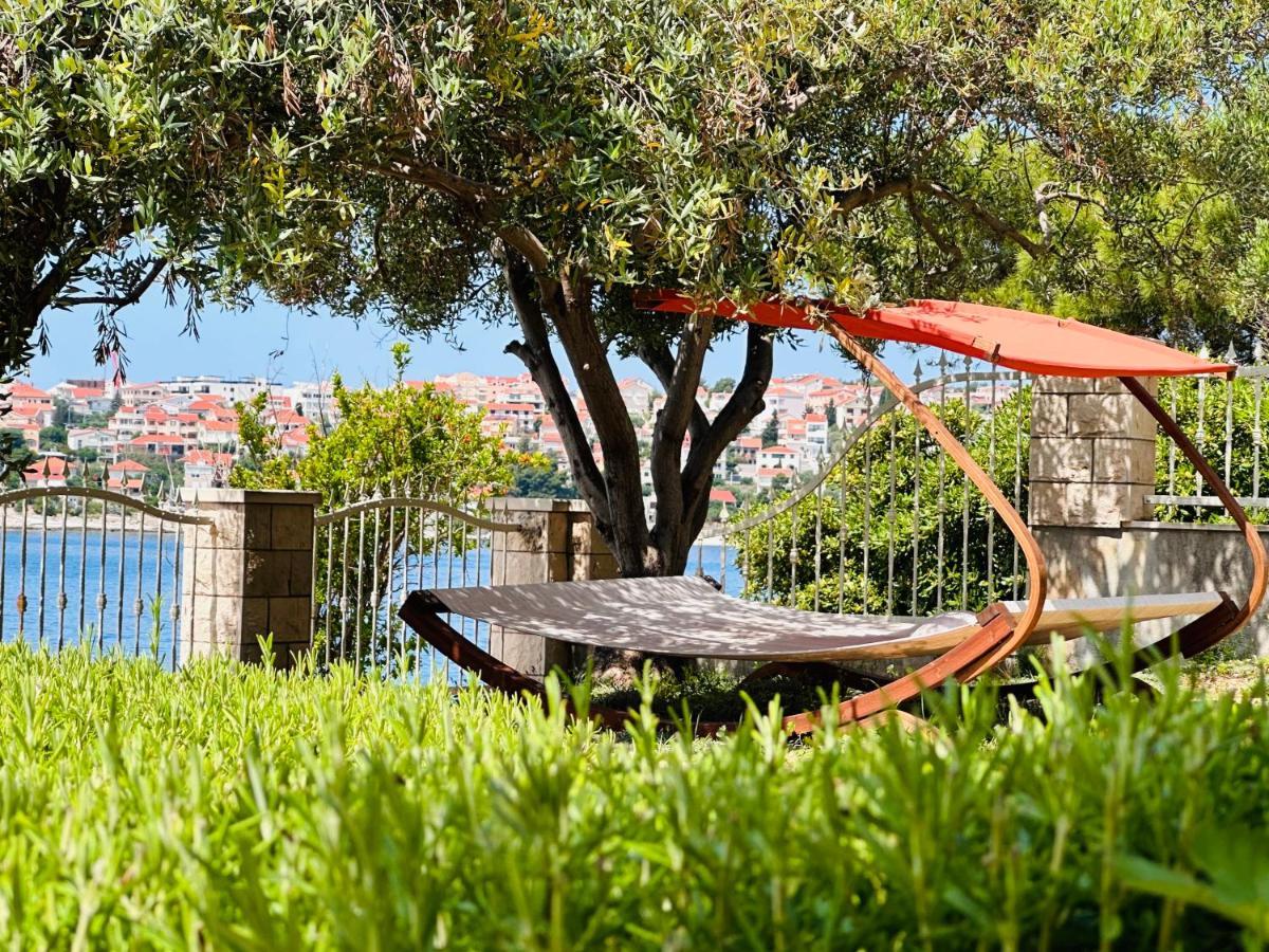 Luxury Seaside Villa With A Classic Mediterranean Olive Garden, A Fully Equipped Professional Kitchen, Pool, Sauna, Padle Boards And Canoe - Miolin Beach House Trogir Bagian luar foto