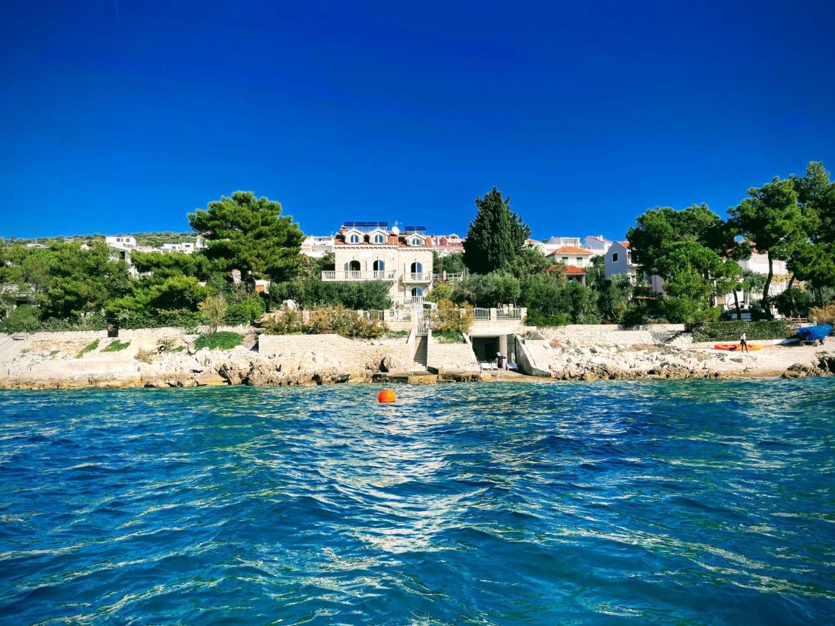 Luxury Seaside Villa With A Classic Mediterranean Olive Garden, A Fully Equipped Professional Kitchen, Pool, Sauna, Padle Boards And Canoe - Miolin Beach House Trogir Bagian luar foto