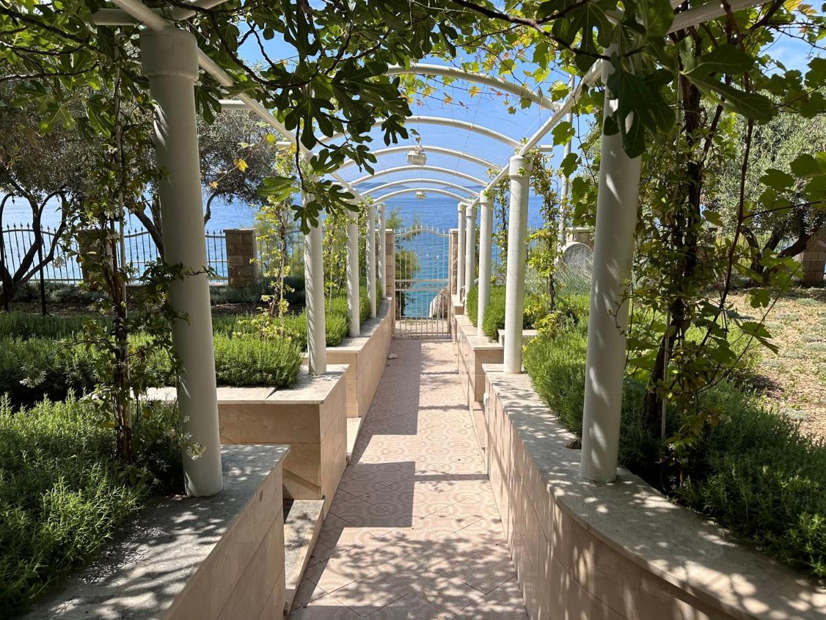 Luxury Seaside Villa With A Classic Mediterranean Olive Garden, A Fully Equipped Professional Kitchen, Pool, Sauna, Padle Boards And Canoe - Miolin Beach House Trogir Bagian luar foto