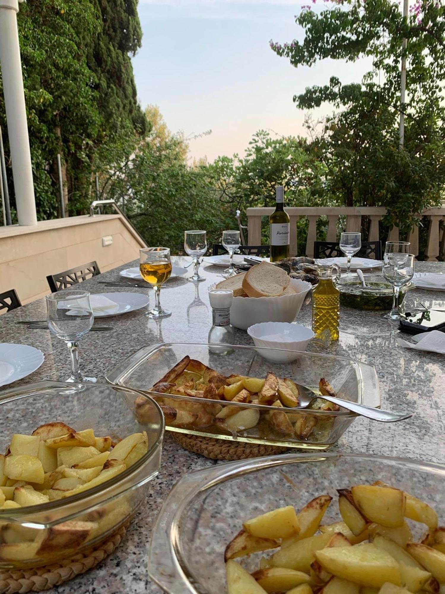 Luxury Seaside Villa With A Classic Mediterranean Olive Garden, A Fully Equipped Professional Kitchen, Pool, Sauna, Padle Boards And Canoe - Miolin Beach House Trogir Bagian luar foto